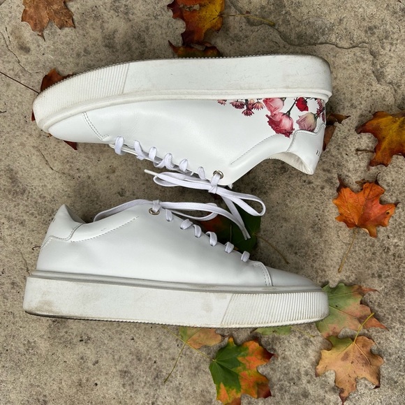 Ted Baker Floral Printed Platform Trainer Sneakers, size 9.5 - Picture 4 of 7